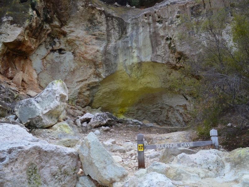 Wai-o-tapu-nouvelle-zelande-xaviere-l-aventuriere-sulphur-cave